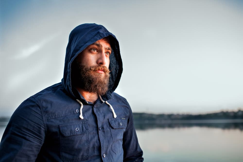 Comment bien choisir sa tenue thermique pour affronter l’hiver au travail ?